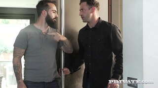 Ez a kanos szőke csaj seggét nem kap elég kakas! Beteszi a seggét munka azáltal, hogy intenzív punci lüktetett, dupla mély torok cselekvési egy csúnya hármaska. Teljes filmet Private.com!