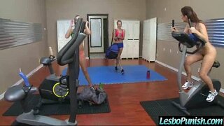 Gnéas crua Pionós a ghearradh Chóireáil Idir Te Agus Meán Lesbians (blake&amp;amp;karlie&amp;amp;kenna) scannán-19