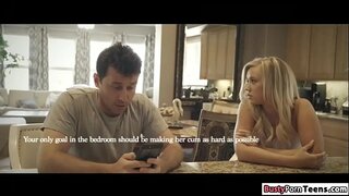 سنہرے بالوں والی بیلی ہو رہی ہے میں ایک کسی نہ کسی طریقہ