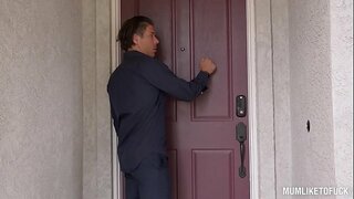 Milf ඊවා Notty crams ඇය දැඩි මෝඩයෙක් සමග දැවැන්ත ඩික් අතර ඇයගේ විශාල පියයුරු අණසක