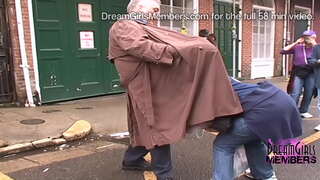 Warm, Lesbiër, Tref Die Strate Vir Krale In New Orleans