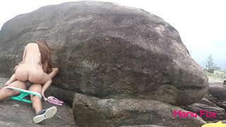 Pornstar Manu Fox anal sex ez kondoia gainean publikoa hondartza